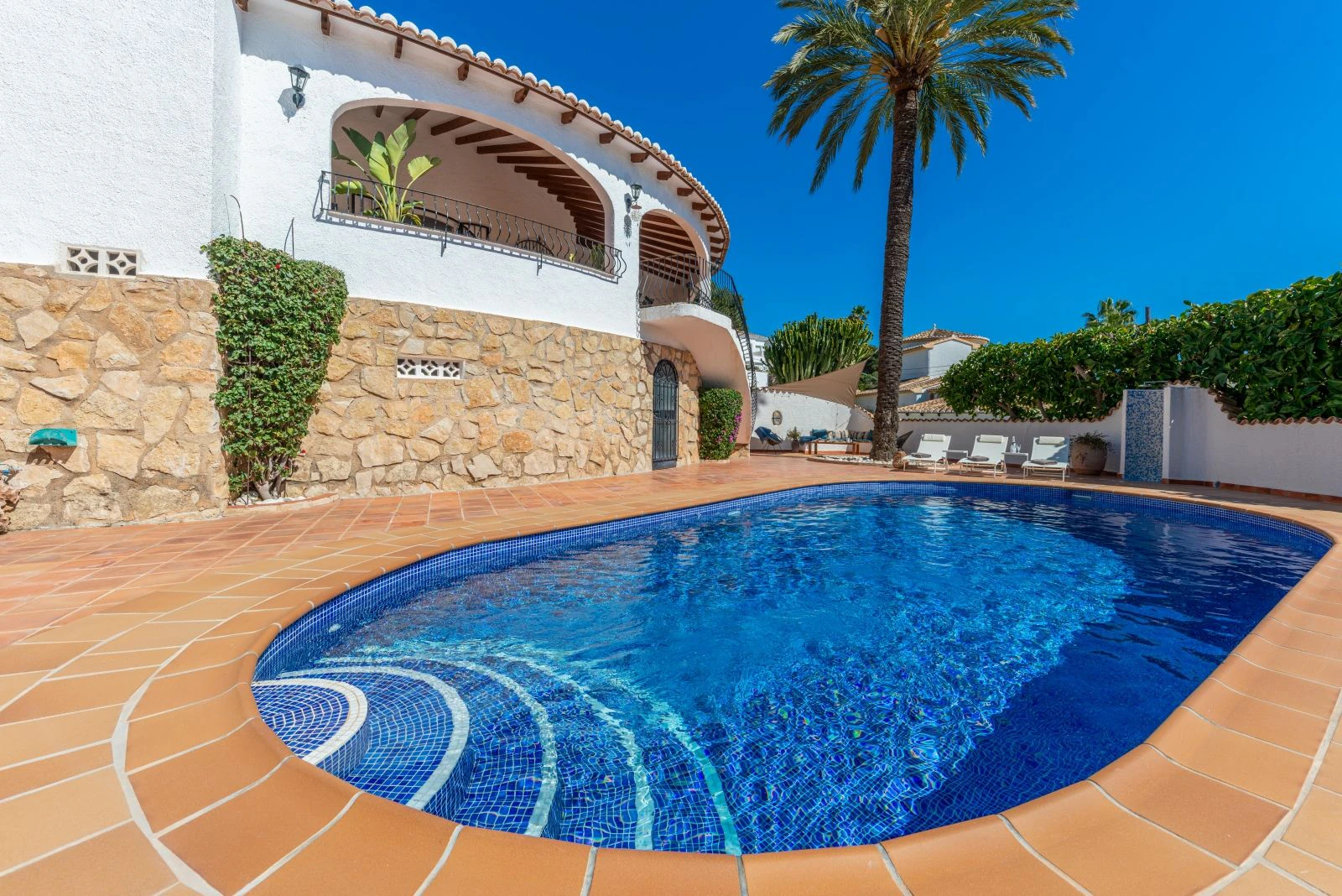 Prachtige villa met zeezicht op 600 meter van El Portet strand