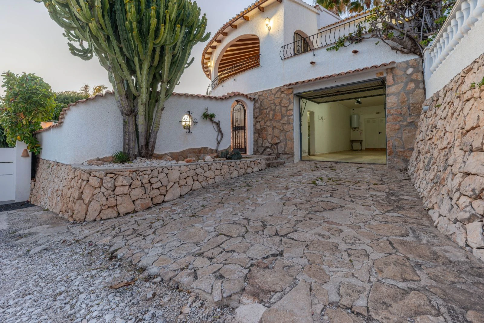 Prachtige villa met zeezicht op 600 meter van El Portet strand
