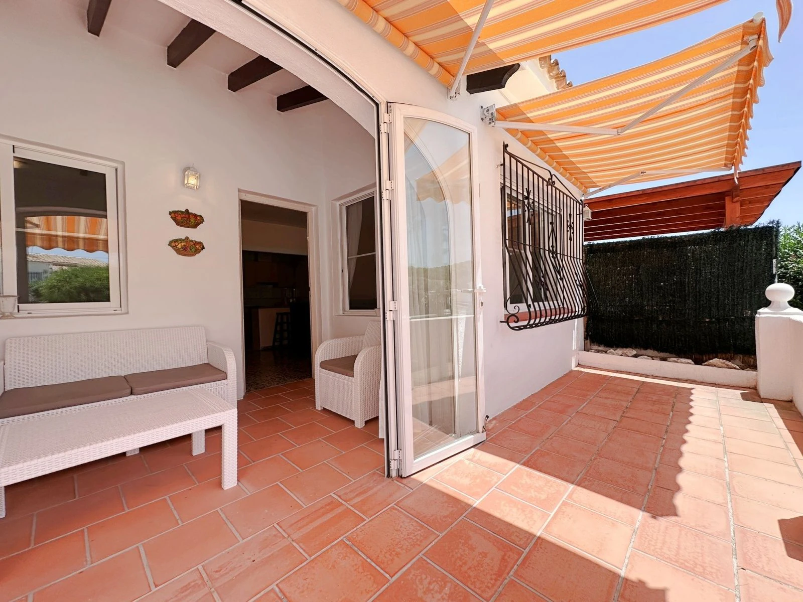 Single-storey bungalow close to the beach, shops, restaurants and amenities in Moraira
