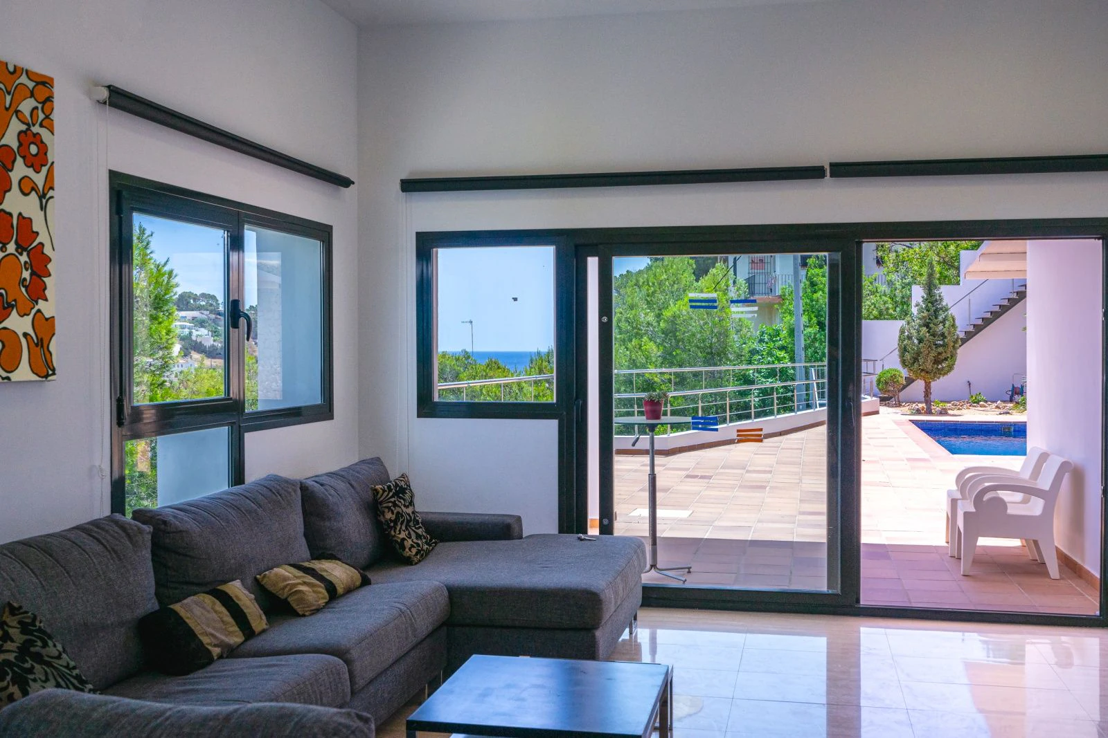 Villa a poca distancia de Cala Baladrar con vistas parciales al mar