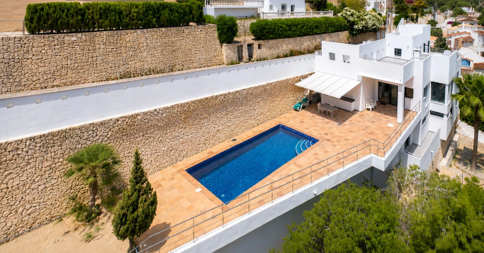 Villa a poca distancia de Cala Baladrar con vistas parciales al mar