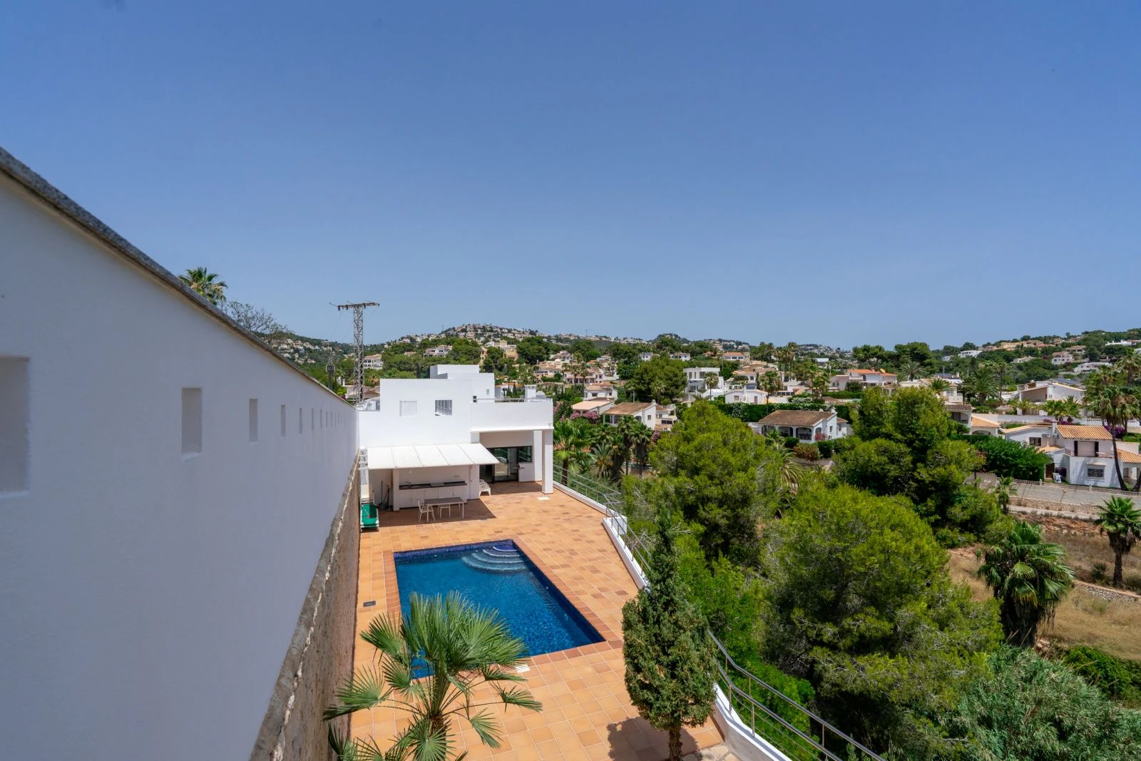 Villa a poca distancia de Cala Baladrar con vistas parciales al mar