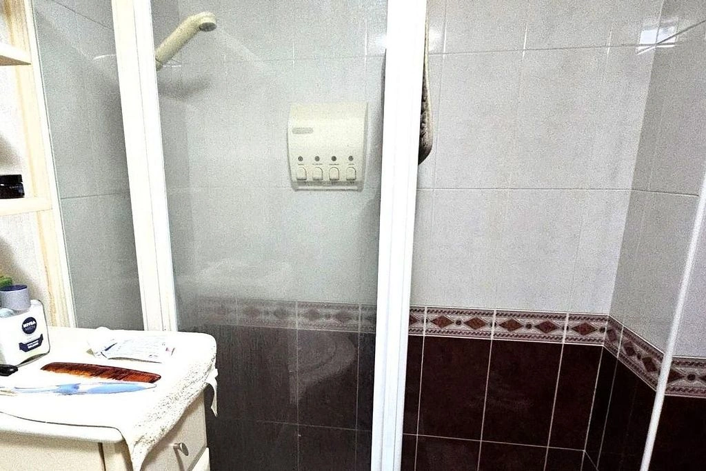 Penthouse for sale with 4 bedrooms in the center of Torrevieja, 500m from the sea.