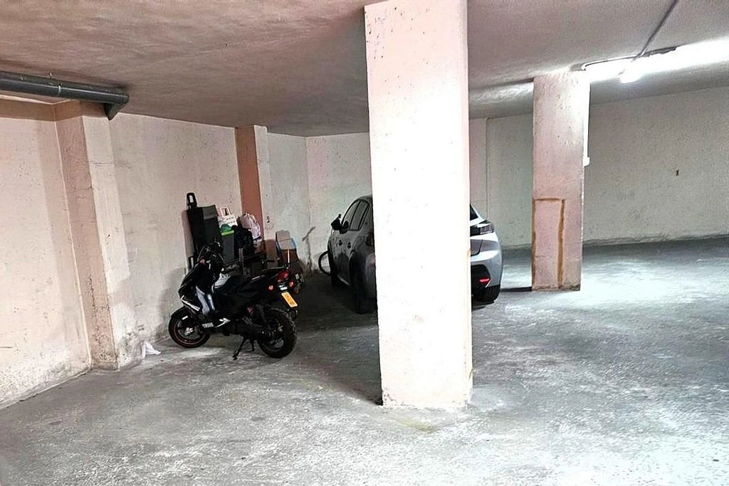 Penthouse for sale with 4 bedrooms in the center of Torrevieja, 500m from the sea.