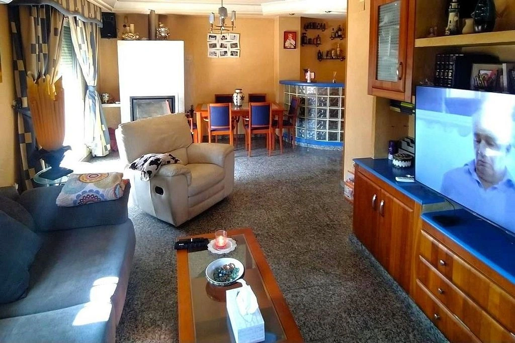 Penthouse for sale with 4 bedrooms in the center of Torrevieja, 500m from the sea.