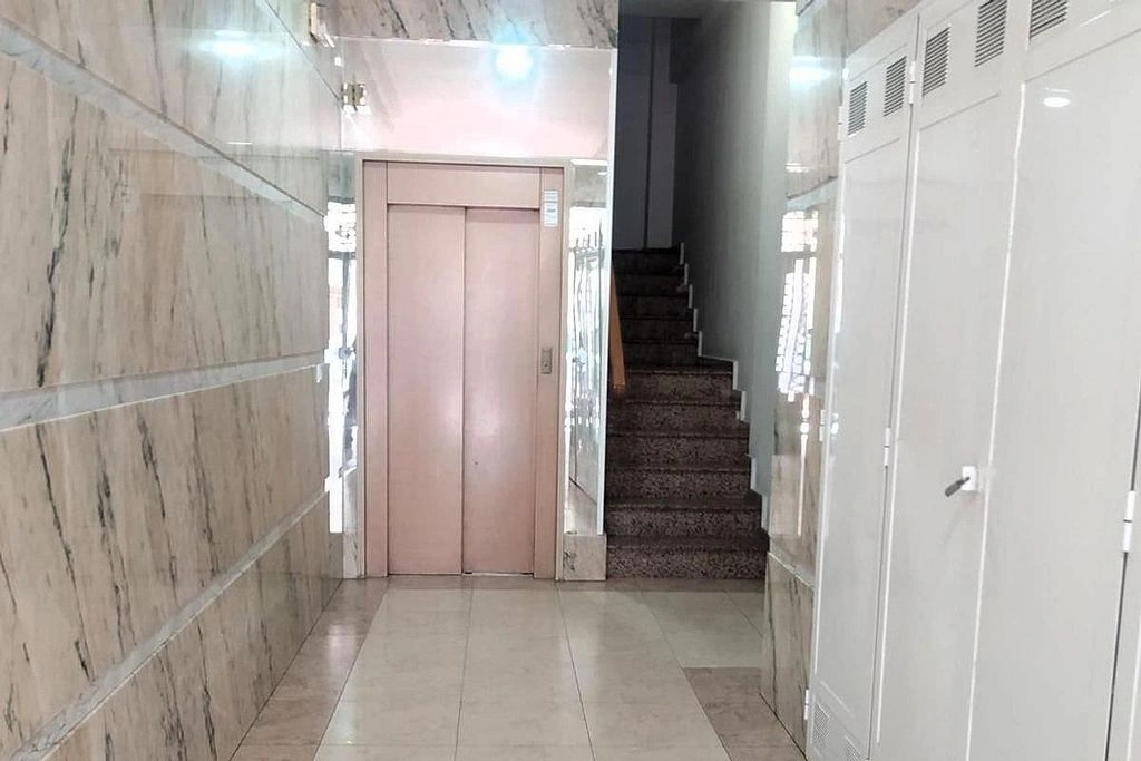 Penthouse for sale with 4 bedrooms in the center of Torrevieja, 500m from the sea.