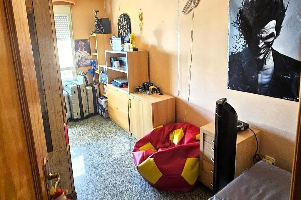 Penthouse for sale with 4 bedrooms in the center of Torrevieja, 500m from the sea.
