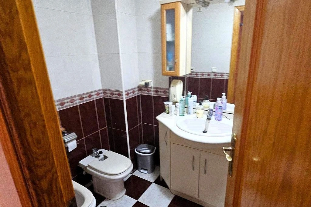 Penthouse for sale with 4 bedrooms in the center of Torrevieja, 500m from the sea.