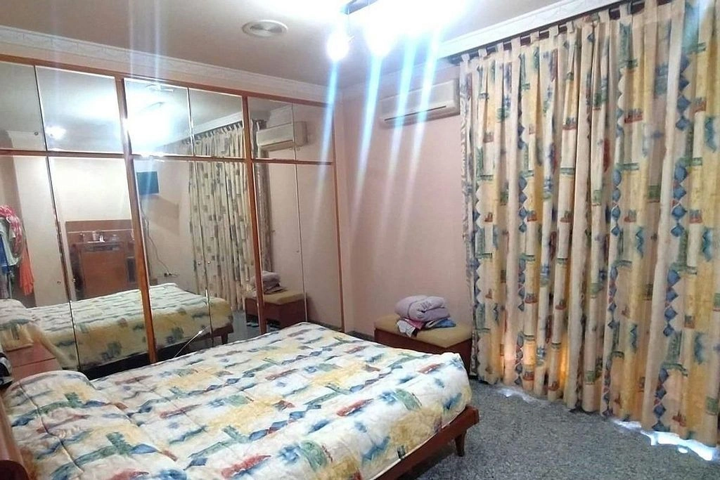Penthouse for sale with 4 bedrooms in the center of Torrevieja, 500m from the sea.