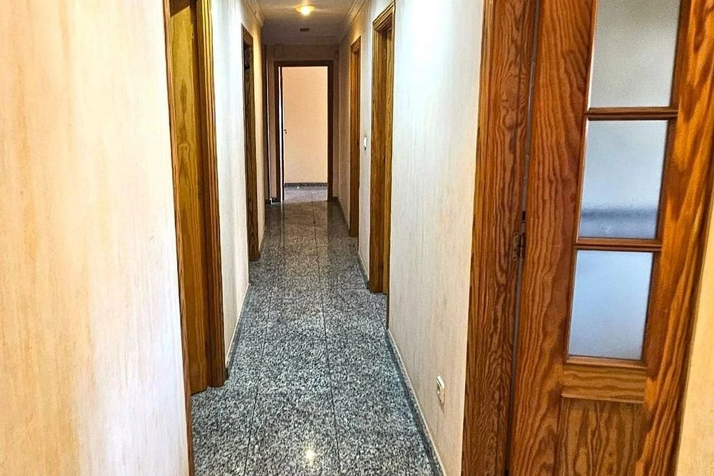 Penthouse for sale with 4 bedrooms in the center of Torrevieja, 500m from the sea.