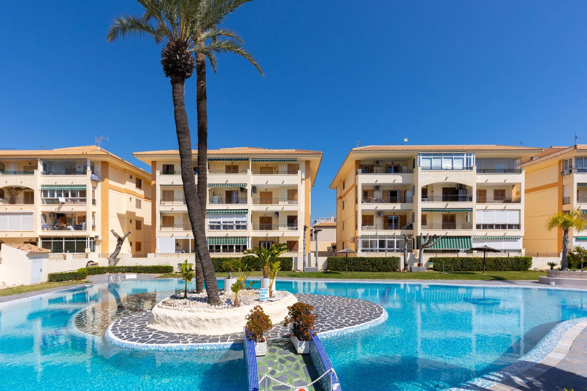 ESTUDIO EN URBANIZACION CON PISCINA COMUNITARIA A 500 METROS DE LA PLAYA DE LA MATA!