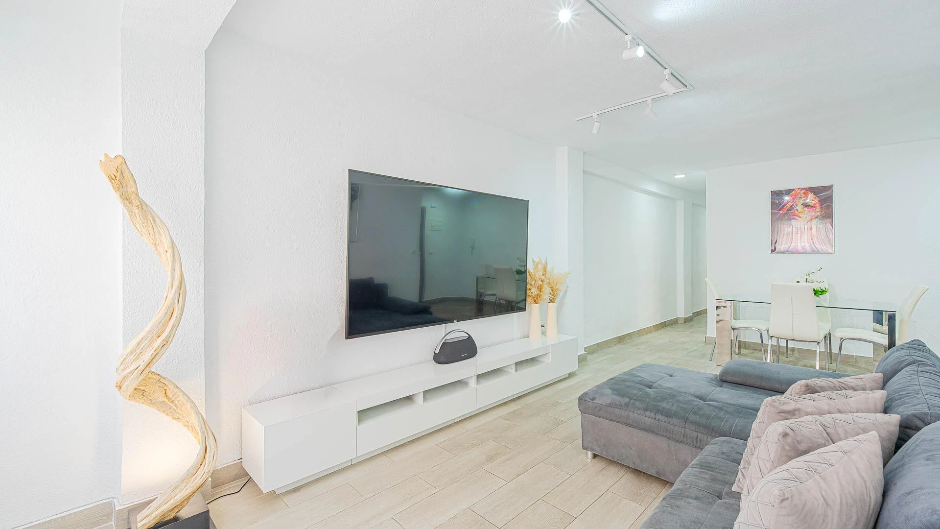 Apartamento reformado de 3 dormitorios a 700 metros del mar, Torrevieja.