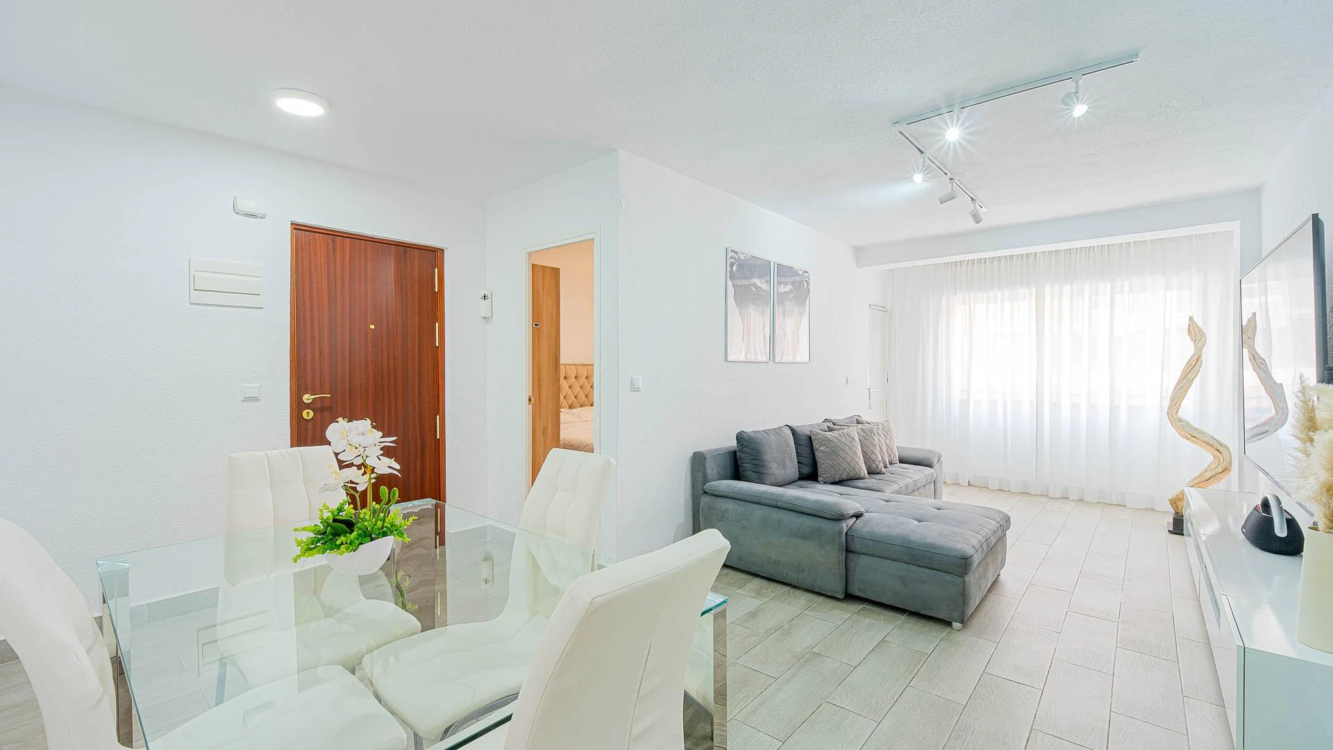Apartamento reformado de 3 dormitorios a 700 metros del mar, Torrevieja.