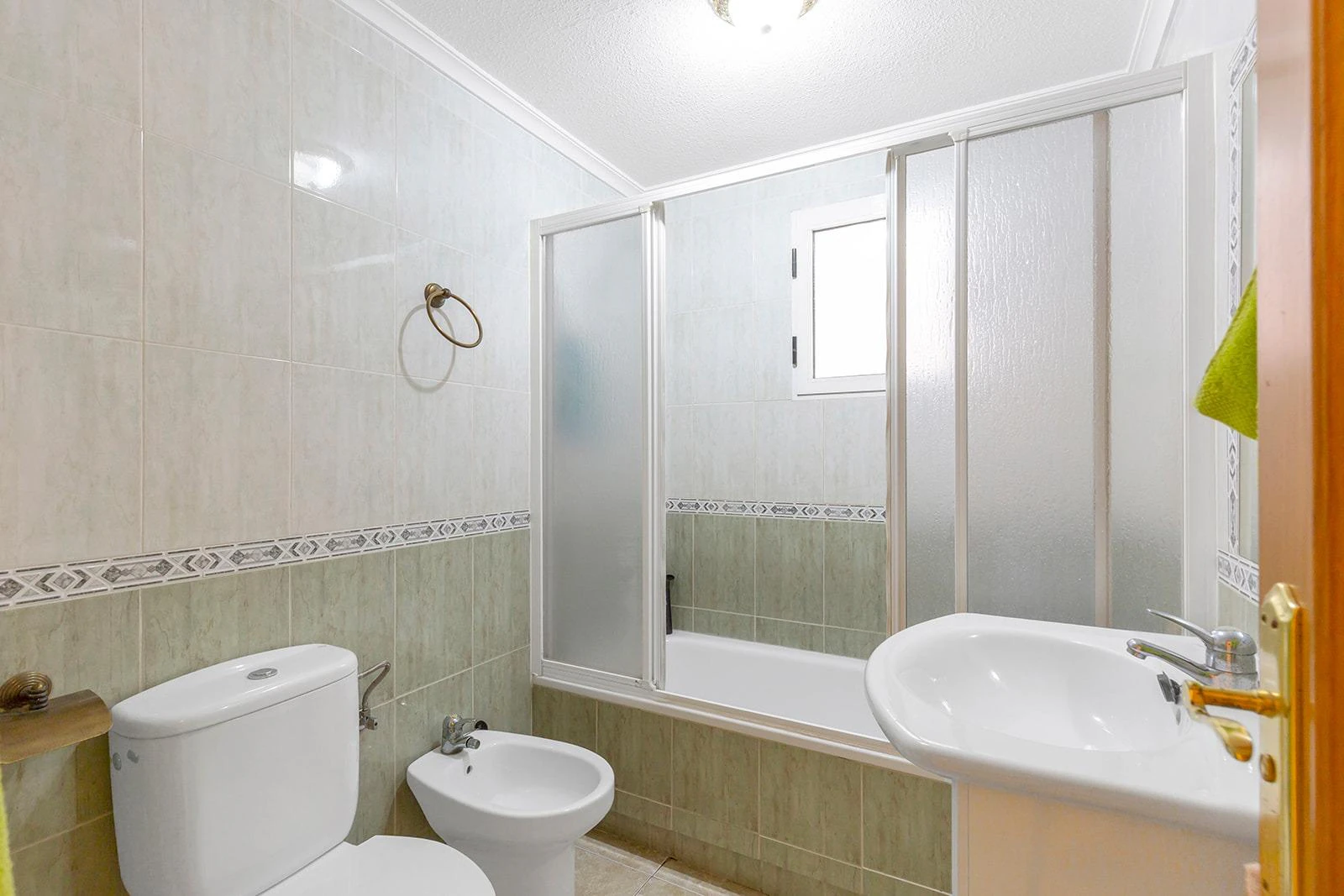 Opportunity for 2 bedrooms with 2 bathrooms