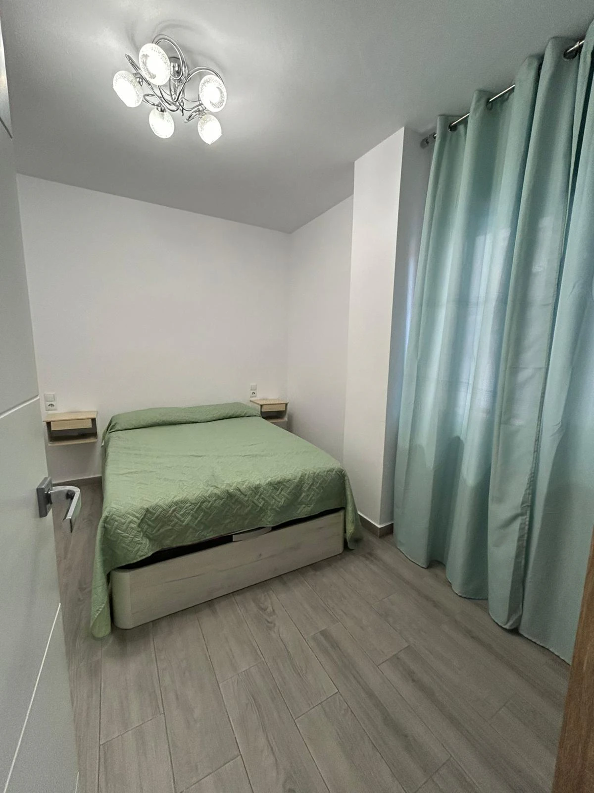 Apartamento planta baja en venta de 2 dormitorios en Torrevieja, Parque de las Naciones.