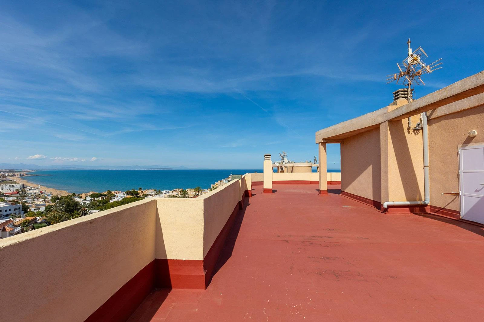Encanto Mediterráneo en Los Leandros