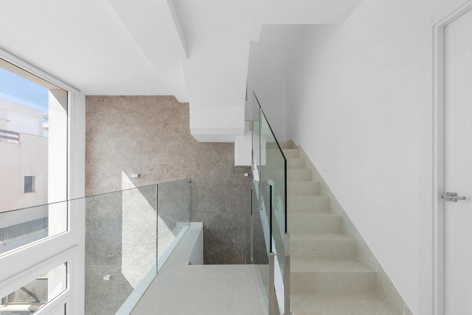 Oportunidad Villa Obra Nueva en Pueblo Bravo