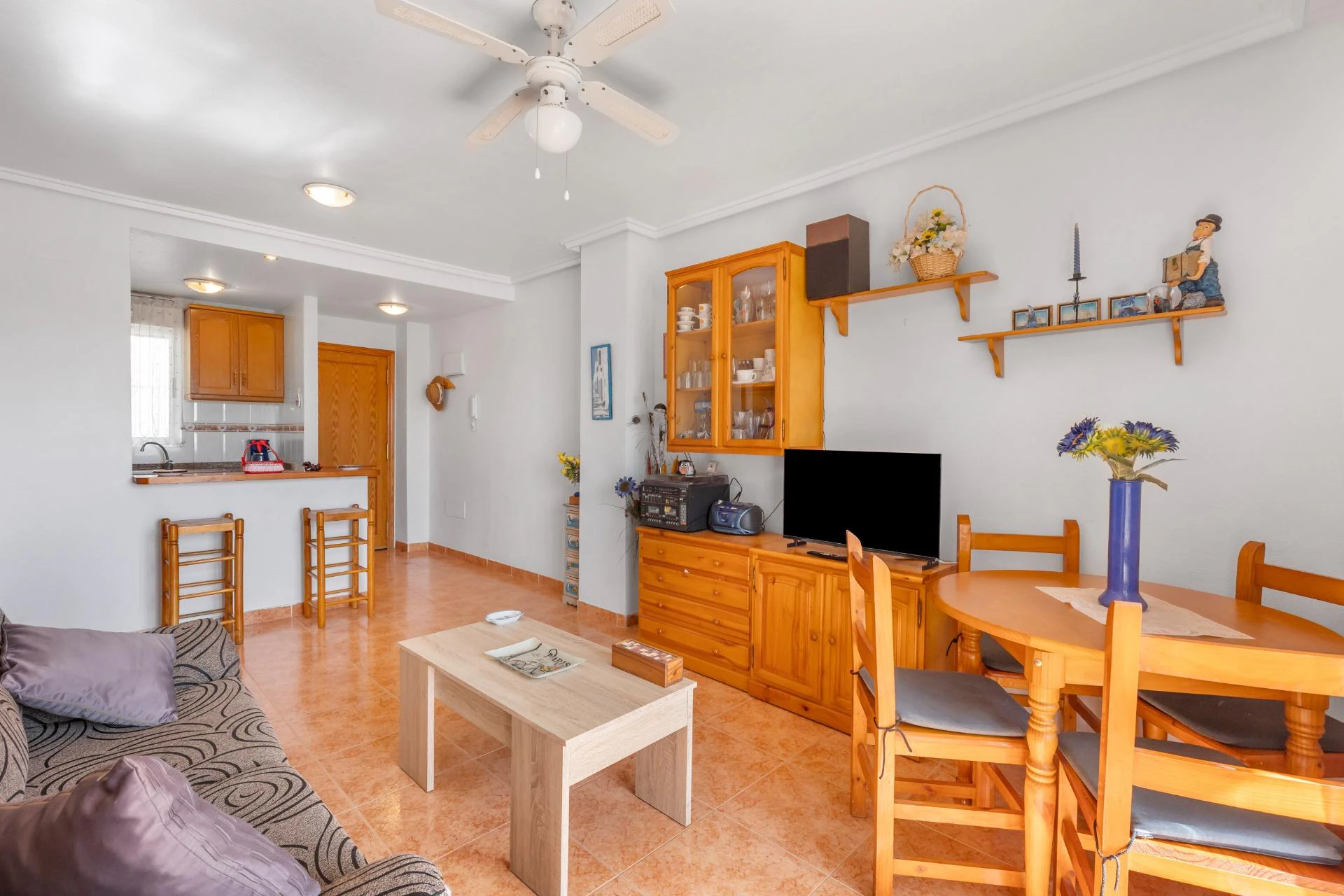 ¡Vistas al Amanecer y Brisa Mediterránea en Nueva Torrevieja! 2 dormitorios + piscina comunitaria