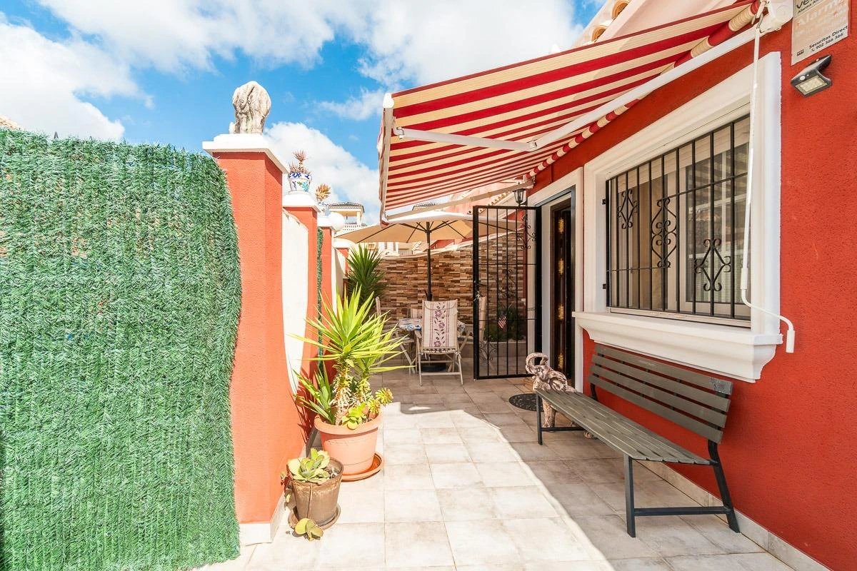 Casa adosada en venta en Orihuela Costa