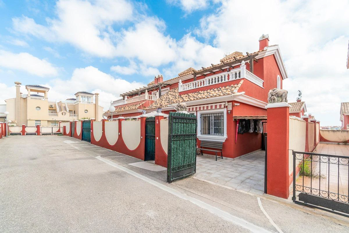 Casa adosada en venta en Orihuela Costa