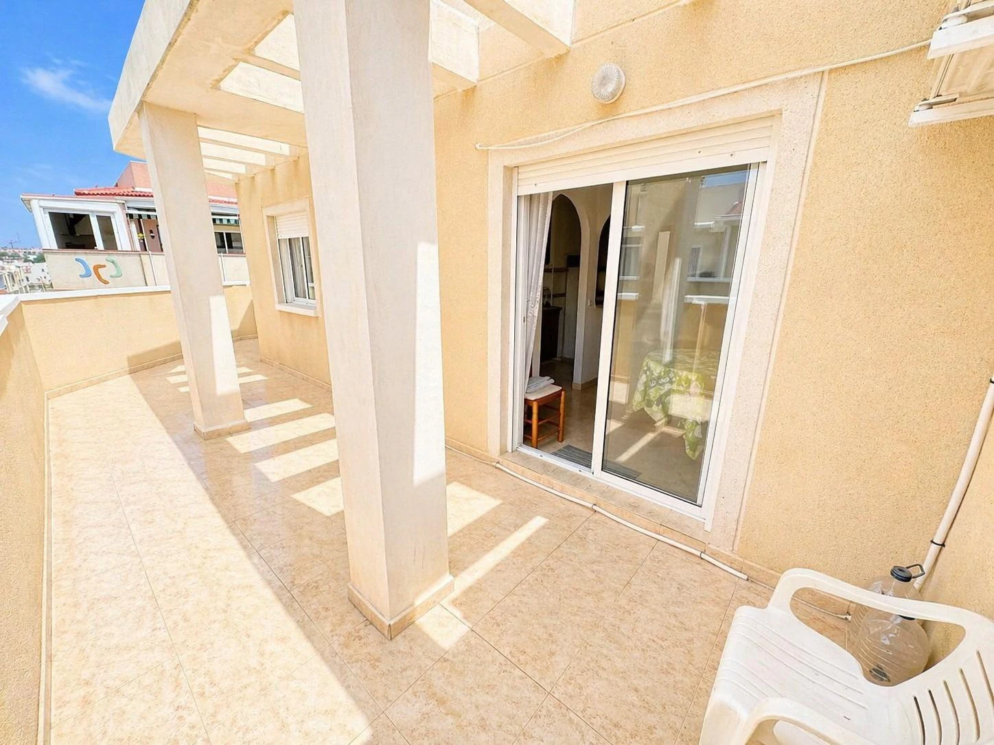 Ático en venta en Torrevieja, a tan solo 200 metros de la playa de Los Locos.