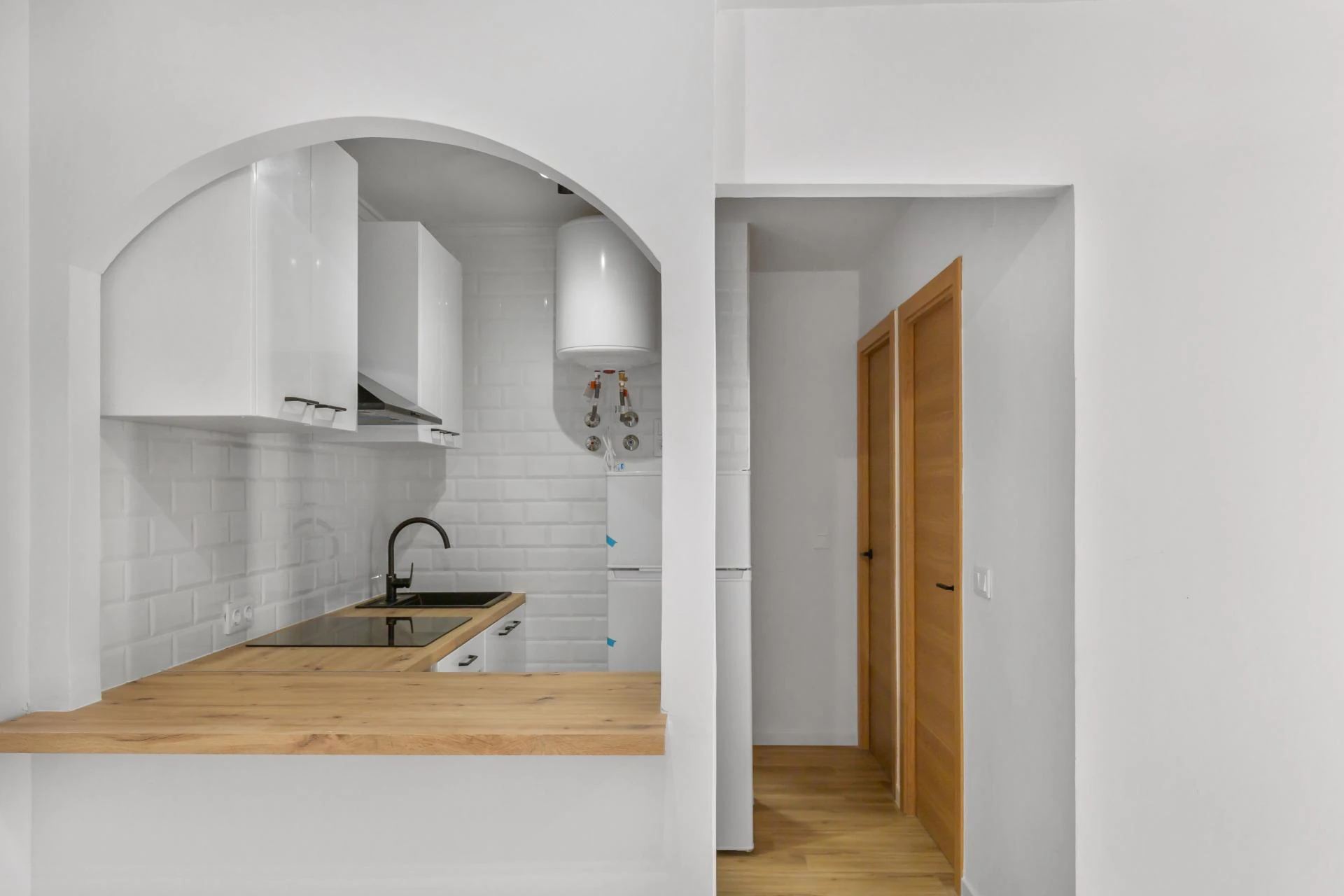 Apartamento reformado con vistas al mar, piscina, tenis y aparcamiento