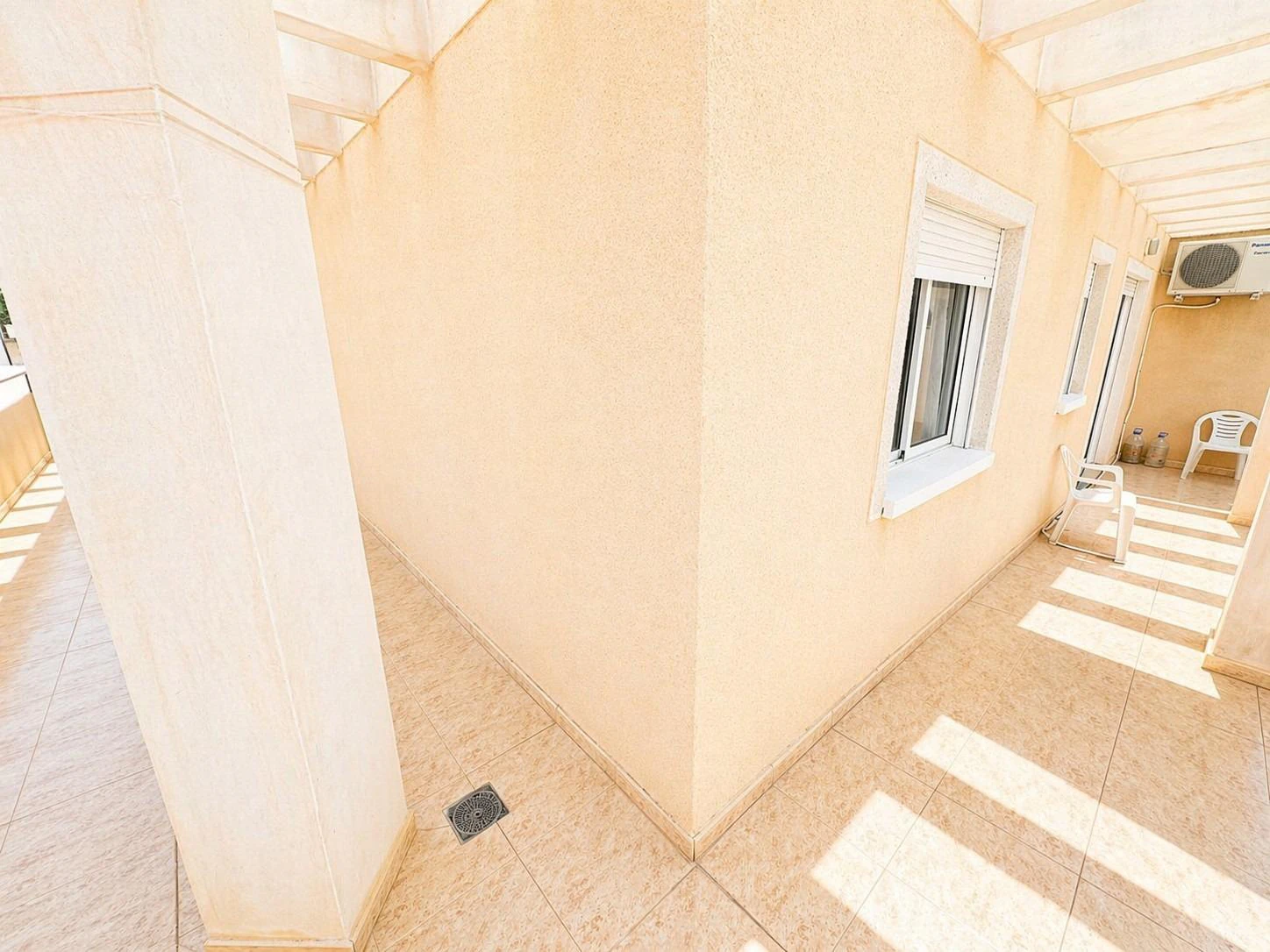 Ático en venta en Torrevieja, a tan solo 200 metros de la playa de Los Locos.