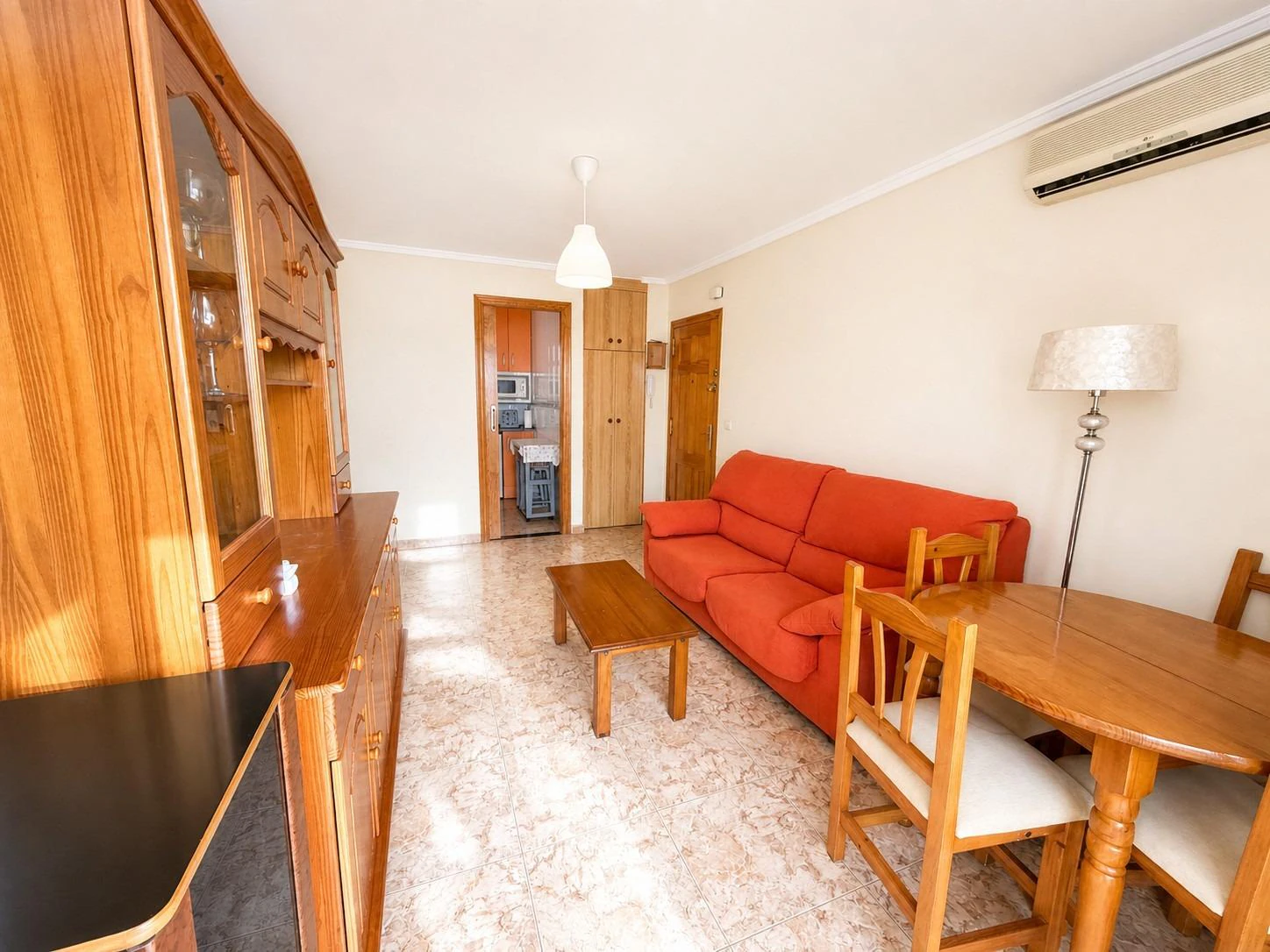 Oportunidad de 2 dormitorios con vistas despejadas y piscina