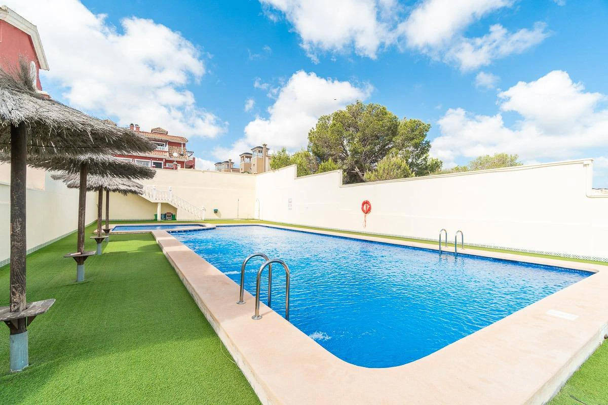 Casa adosada en venta en Orihuela Costa