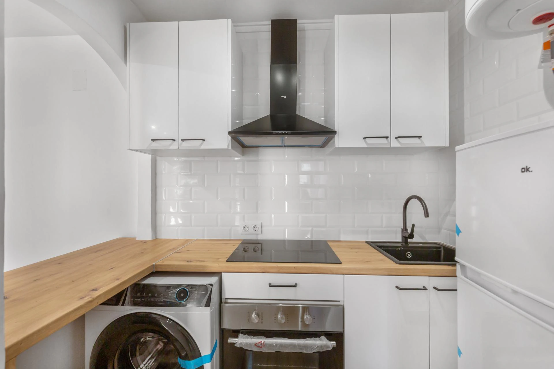 Apartamento reformado con vistas al mar, piscina, tenis y aparcamiento