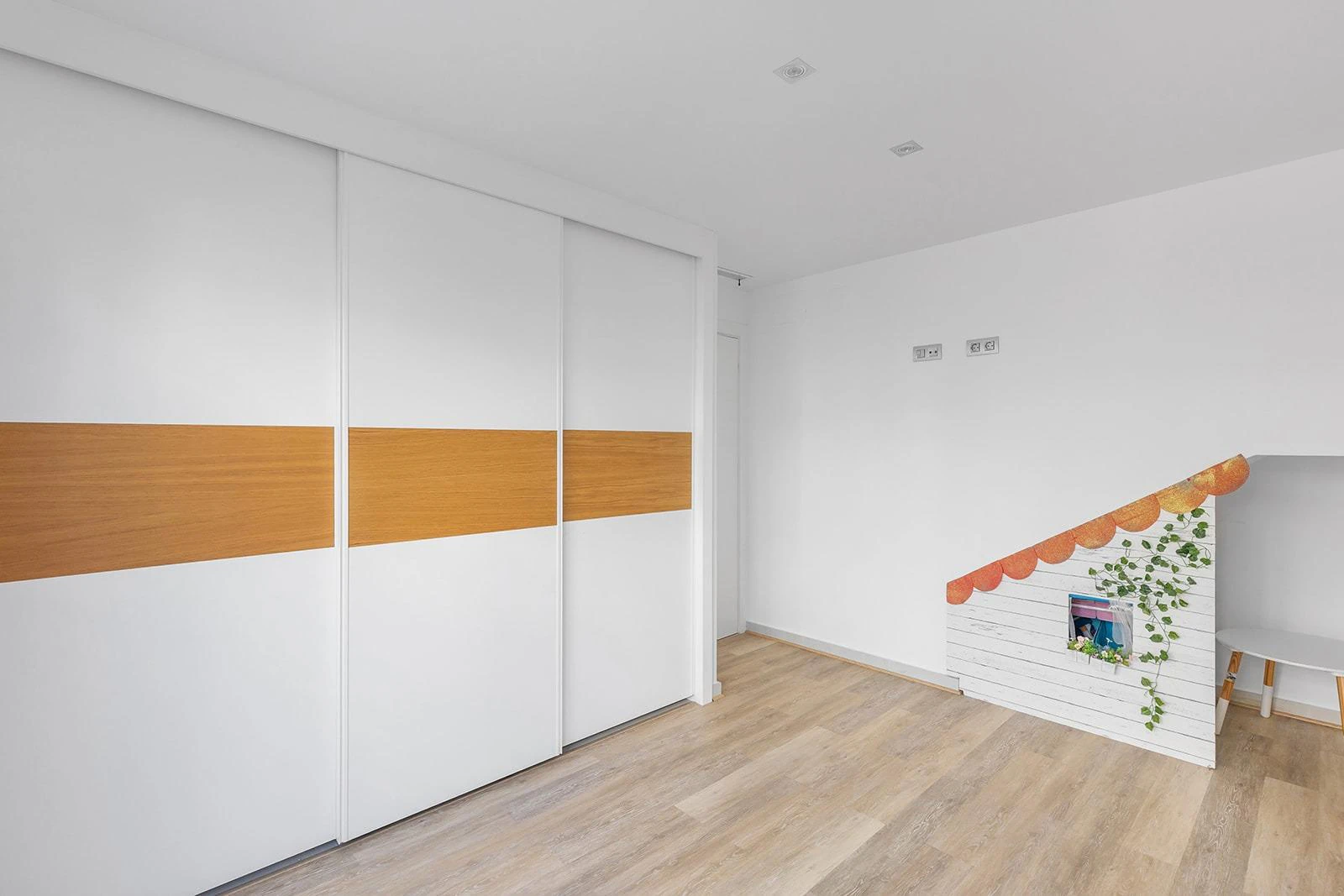 Oportunidad Villa Obra Nueva en Pueblo Bravo