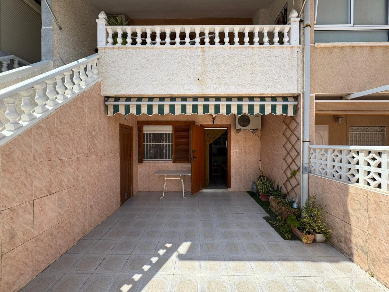 Bungalow planta baja con 3 dormitorios y 2 baños a 300m de Playa de Los Náufragos