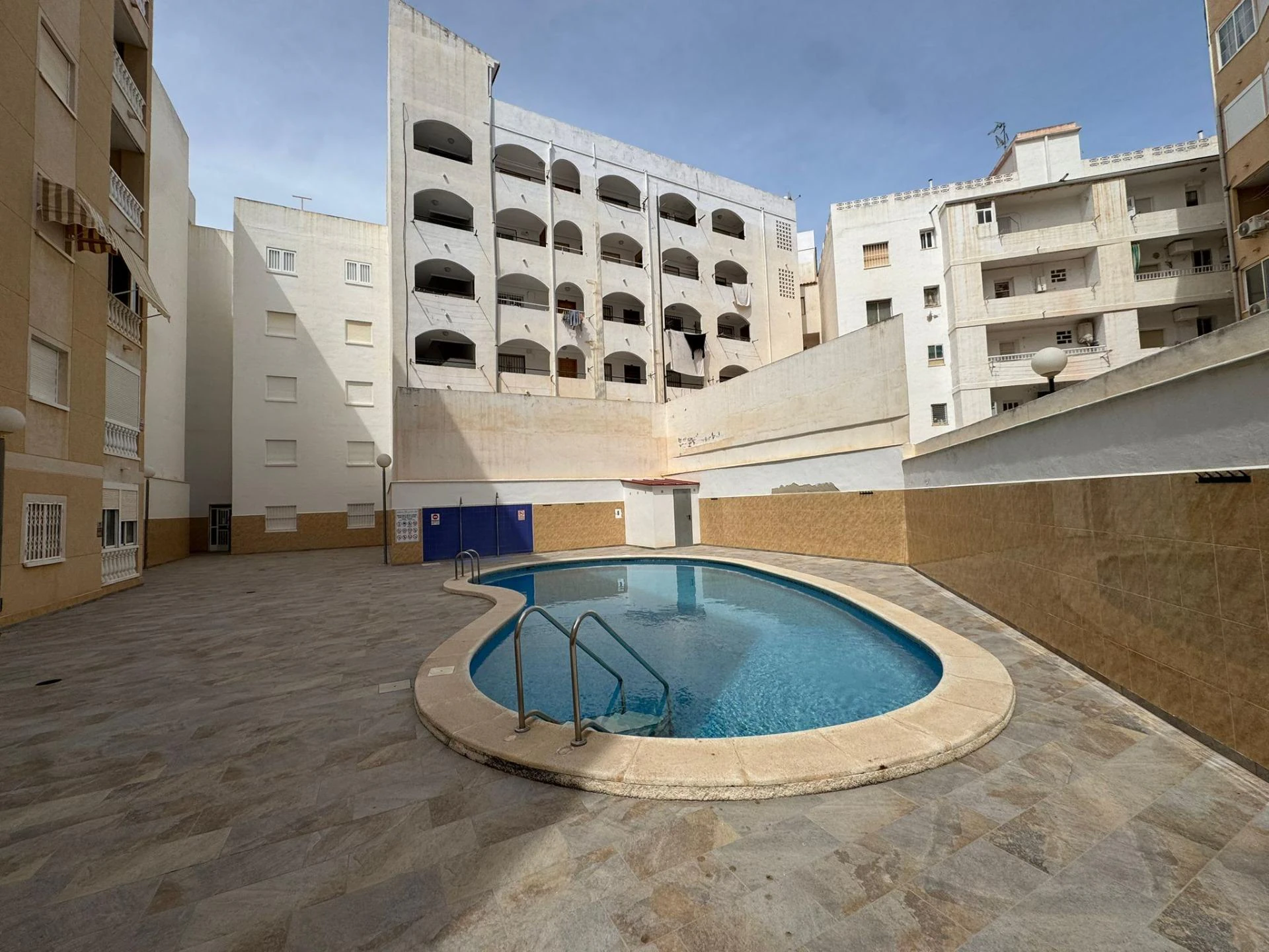Ático en venta en Torrevieja, a tan solo 200 metros de la playa de Los Locos.