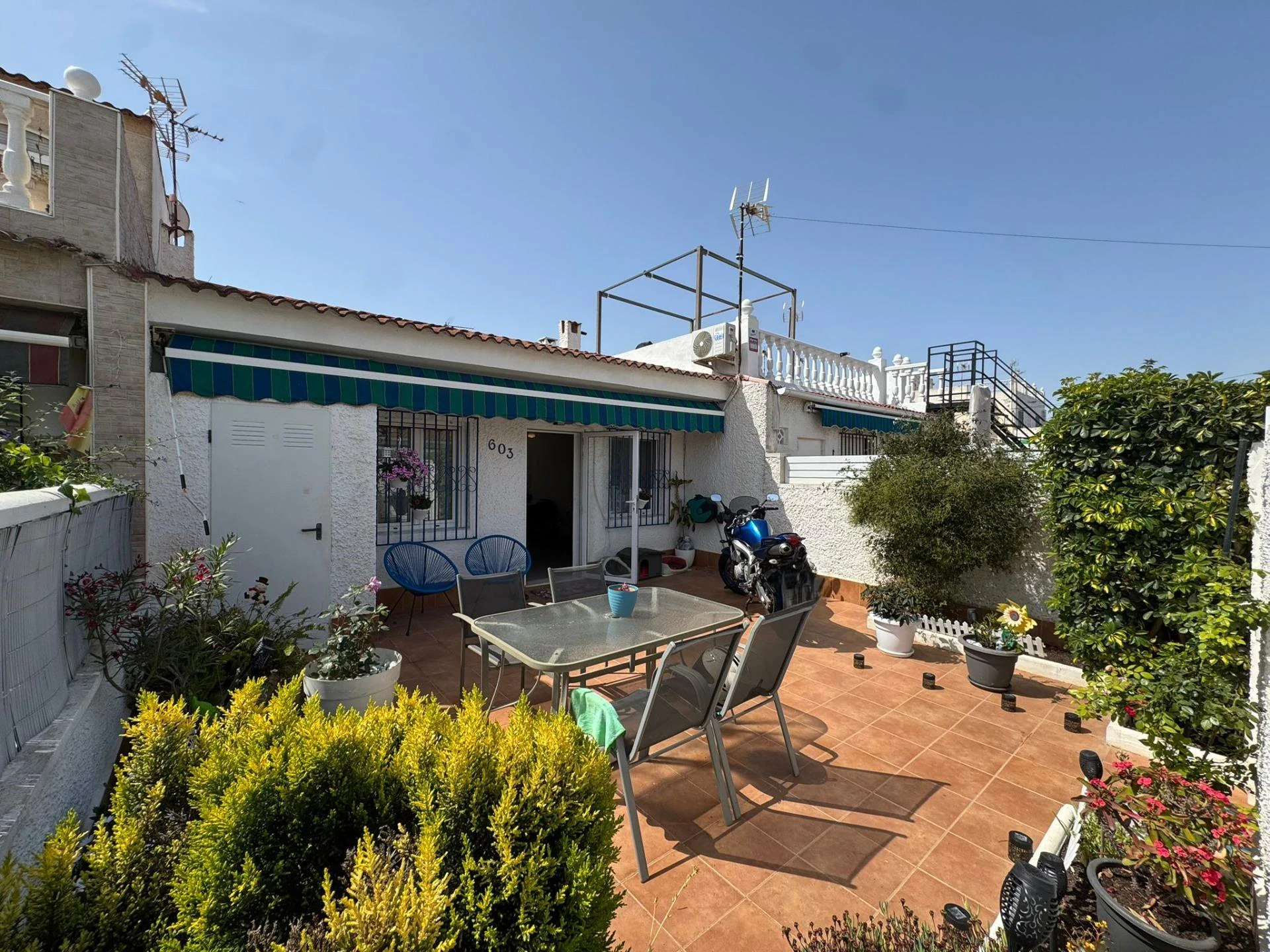 BUNGALOW SIN VECINOS ARRIBA Y REFORMADO