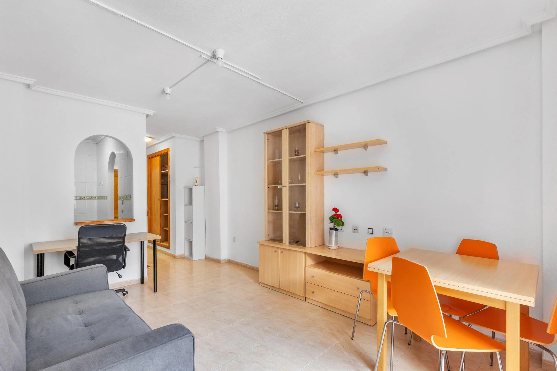 Estudio con piscina y orientación sur a 700 m de la Playa del Cura en Torrevieja