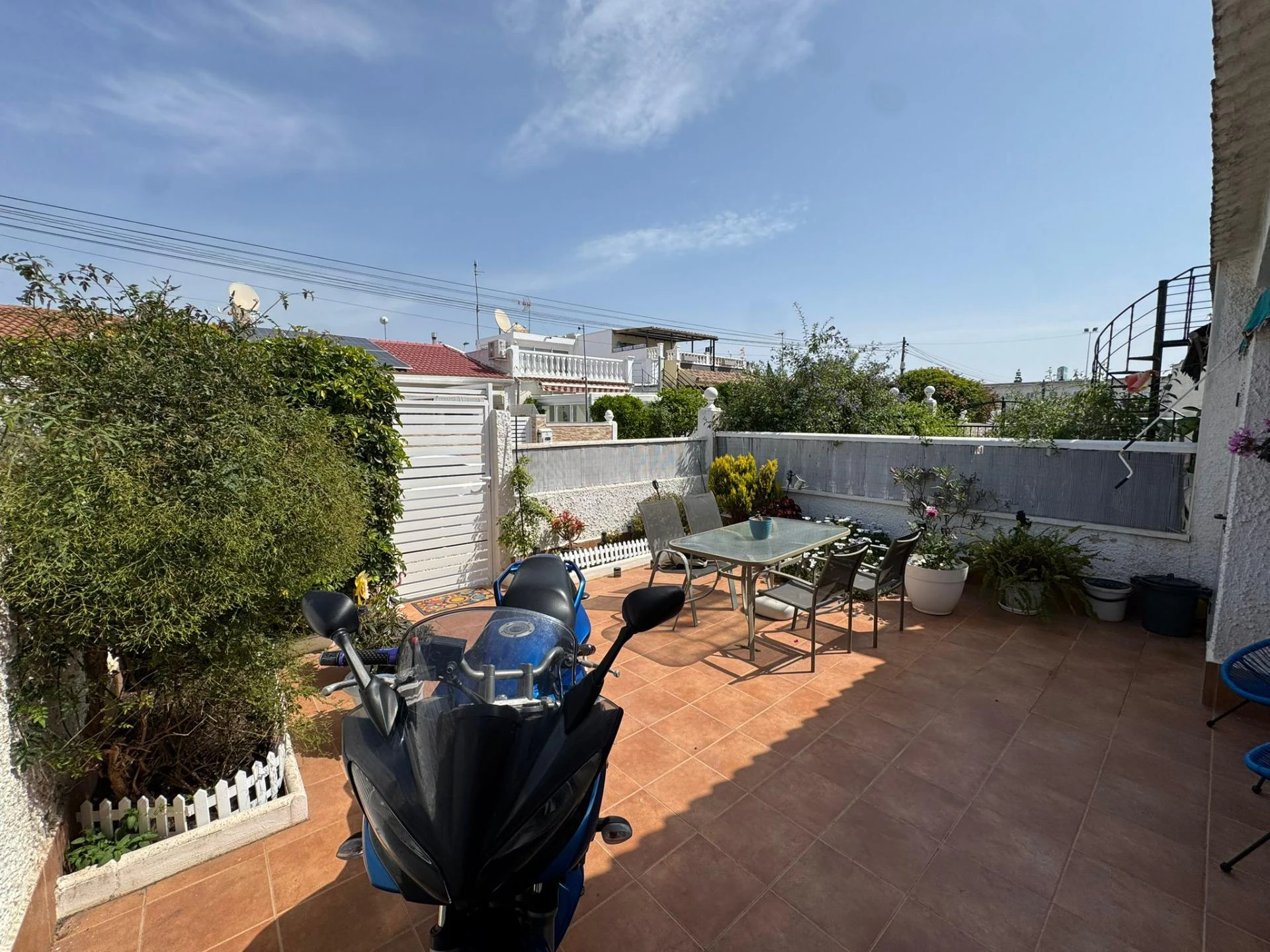 BUNGALOW SIN VECINOS ARRIBA Y REFORMADO