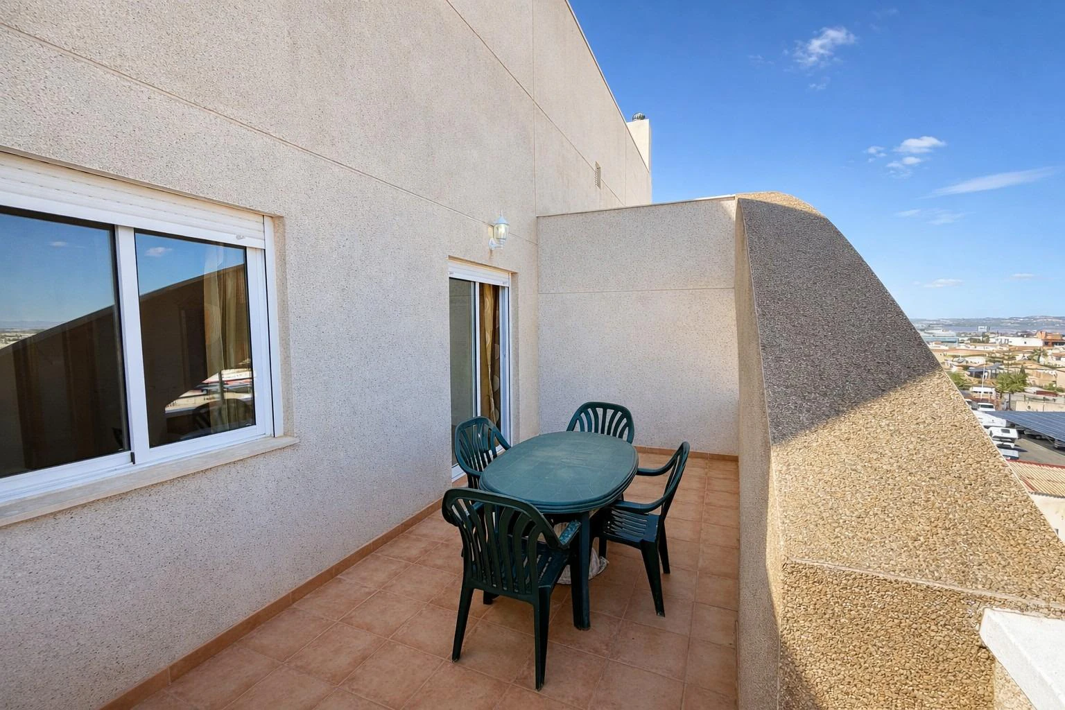 ático con gran terraza y piscina