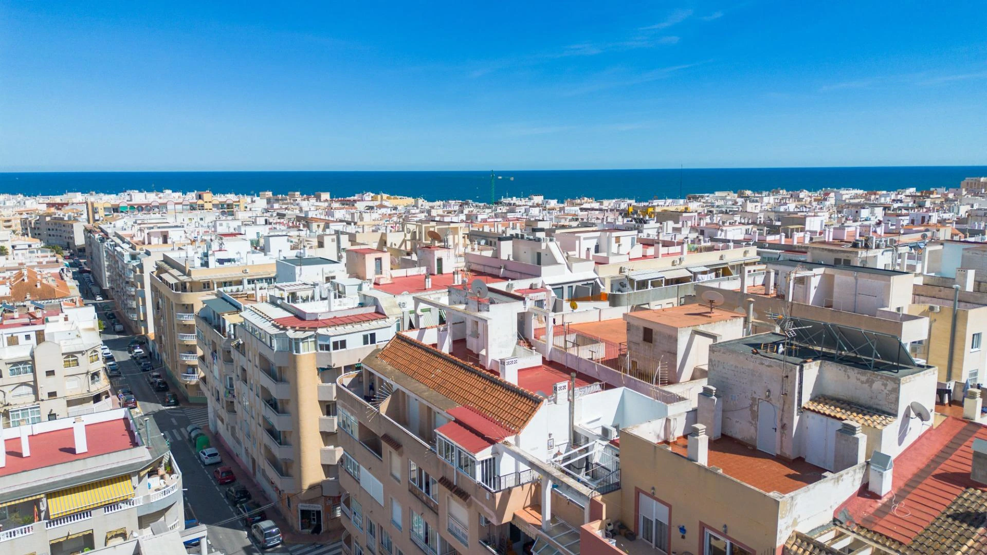 Ático con Terraza Infinita y Vistas al Mar en Calle Fragata con 3 dormitorios y Garaje