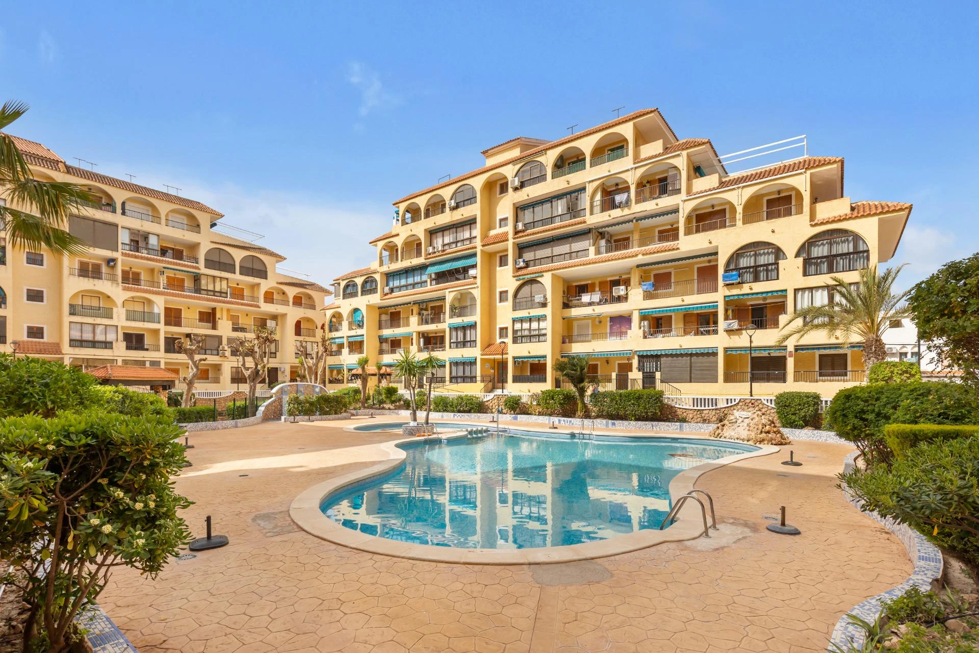 APARTAMENTO DE 1 DORMITORIO CON GARAJE, TRASTERO Y PISCINA COMUNITARIA A 400 METROS DE LA PLAYA DE LA MATA