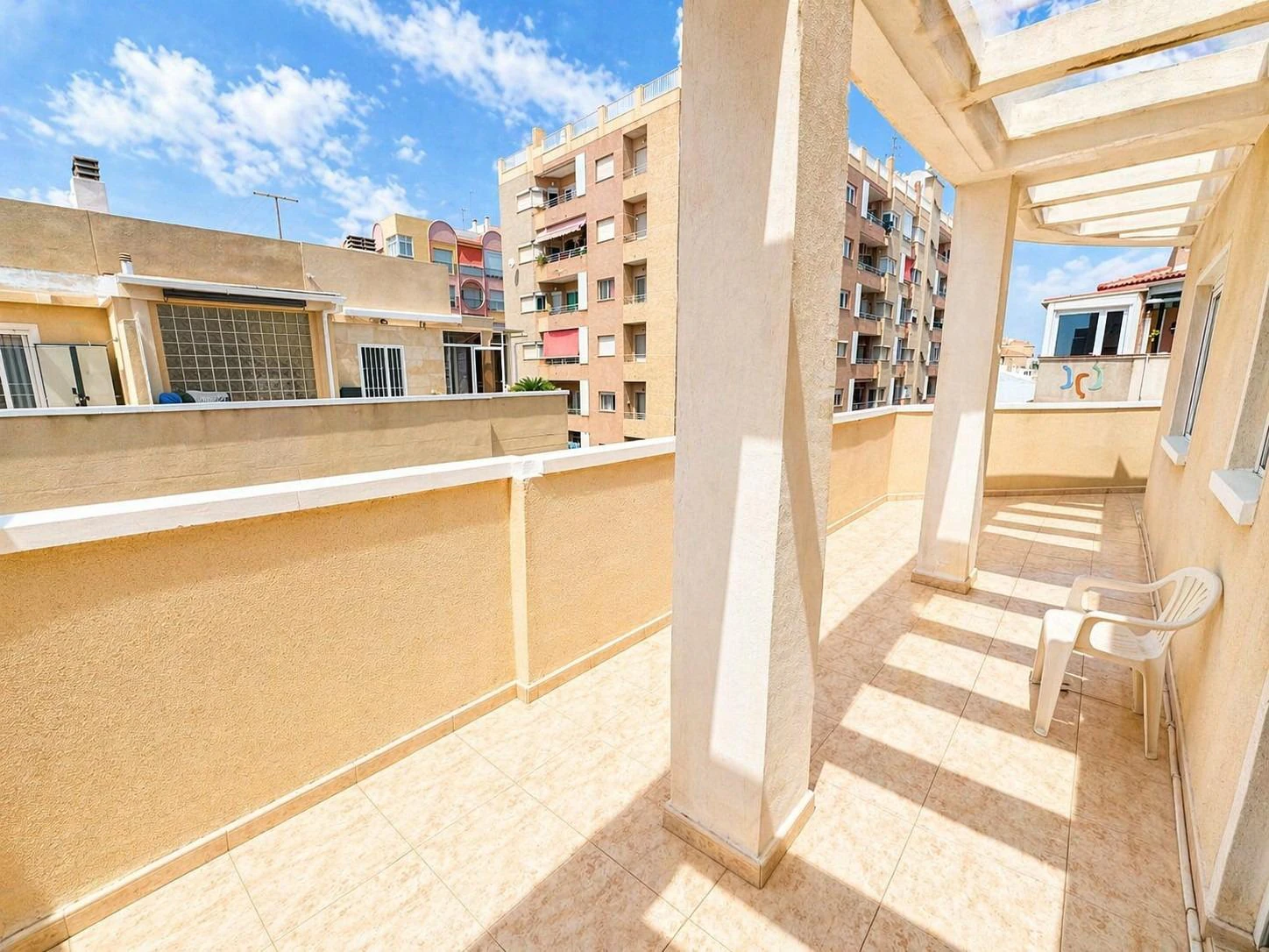 Ático en venta en Torrevieja, a tan solo 200 metros de la playa de Los Locos.