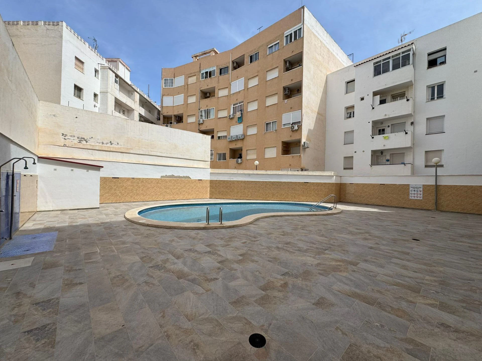 Ático en venta en Torrevieja, a tan solo 200 metros de la playa de Los Locos.
