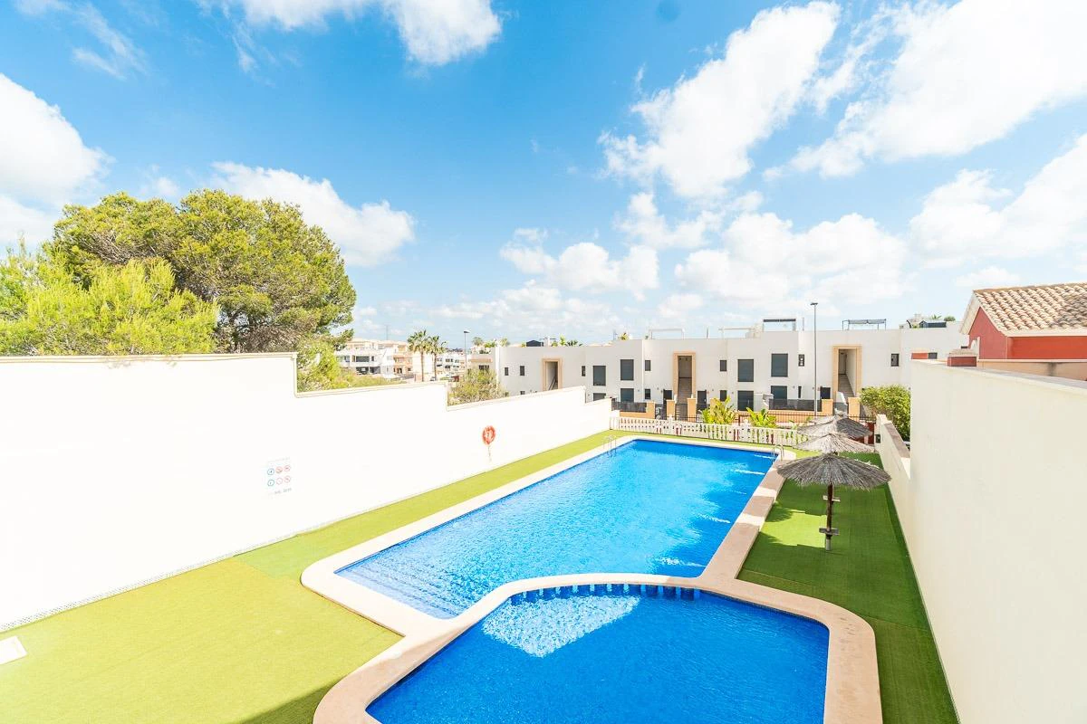 Casa adosada en venta en Orihuela Costa