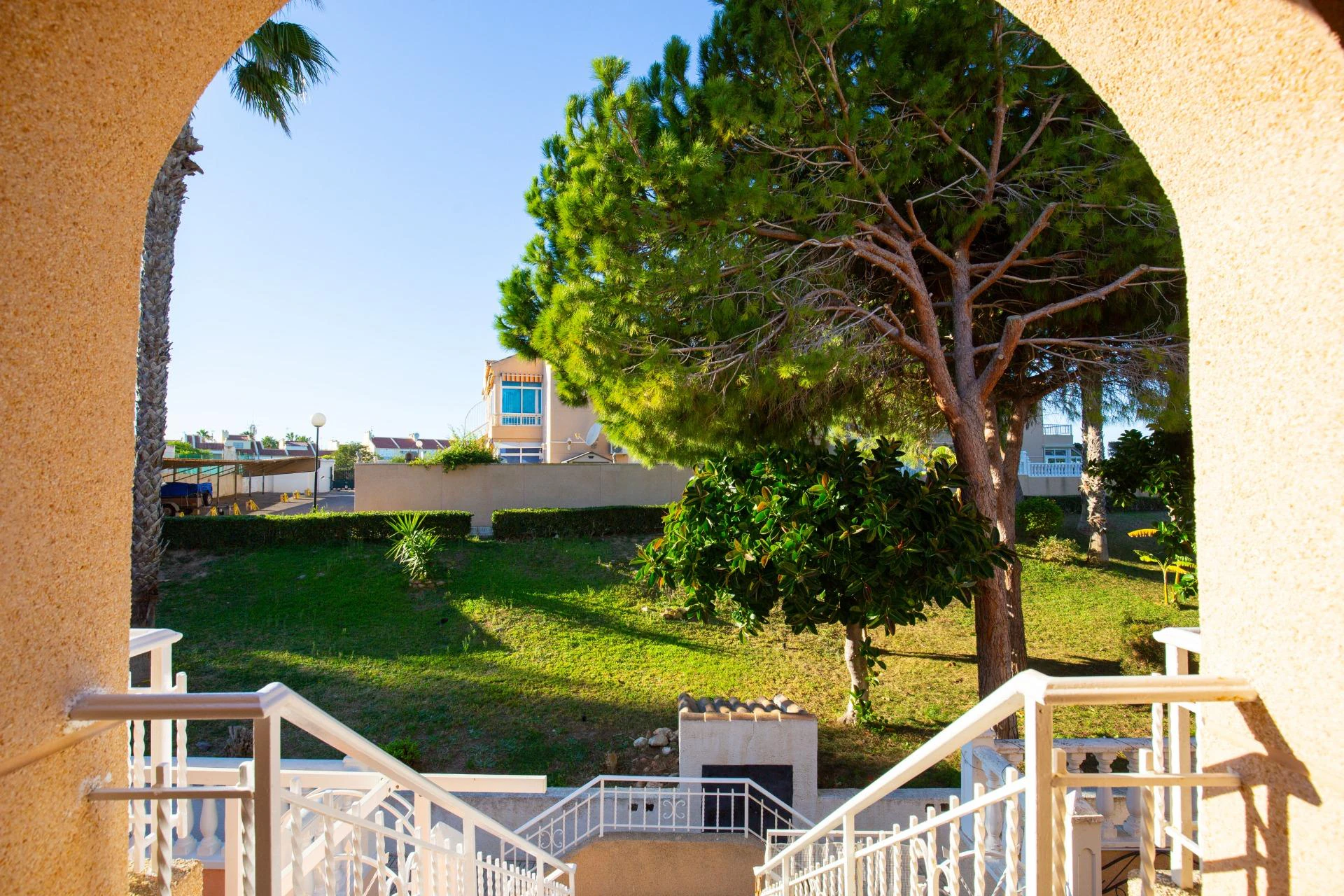 Apartamento reformado con vistas al mar, piscina, tenis y aparcamiento