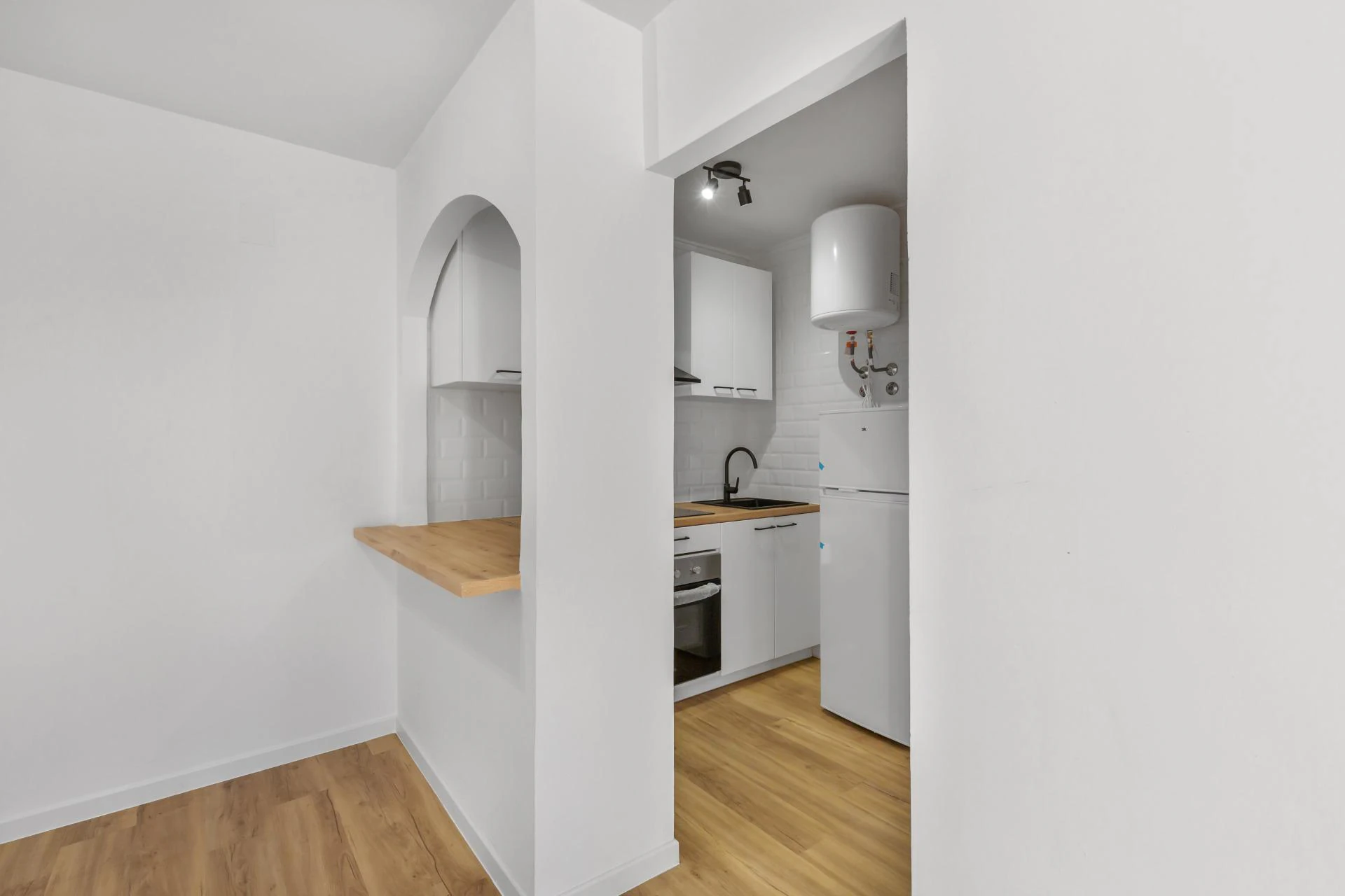Apartamento reformado con vistas al mar, piscina, tenis y aparcamiento