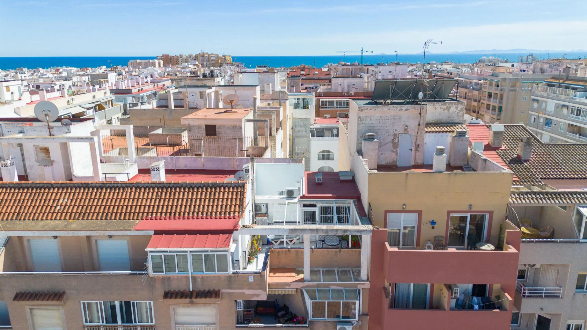 Ático con Terraza Infinita y Vistas al Mar en Calle Fragata con 3 dormitorios y Garaje