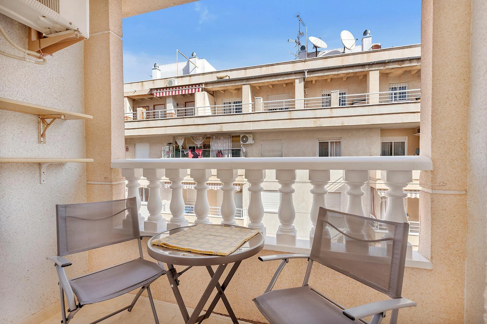 Apartamento con piscina en el corazón de Torrevieja · Playa del Cura