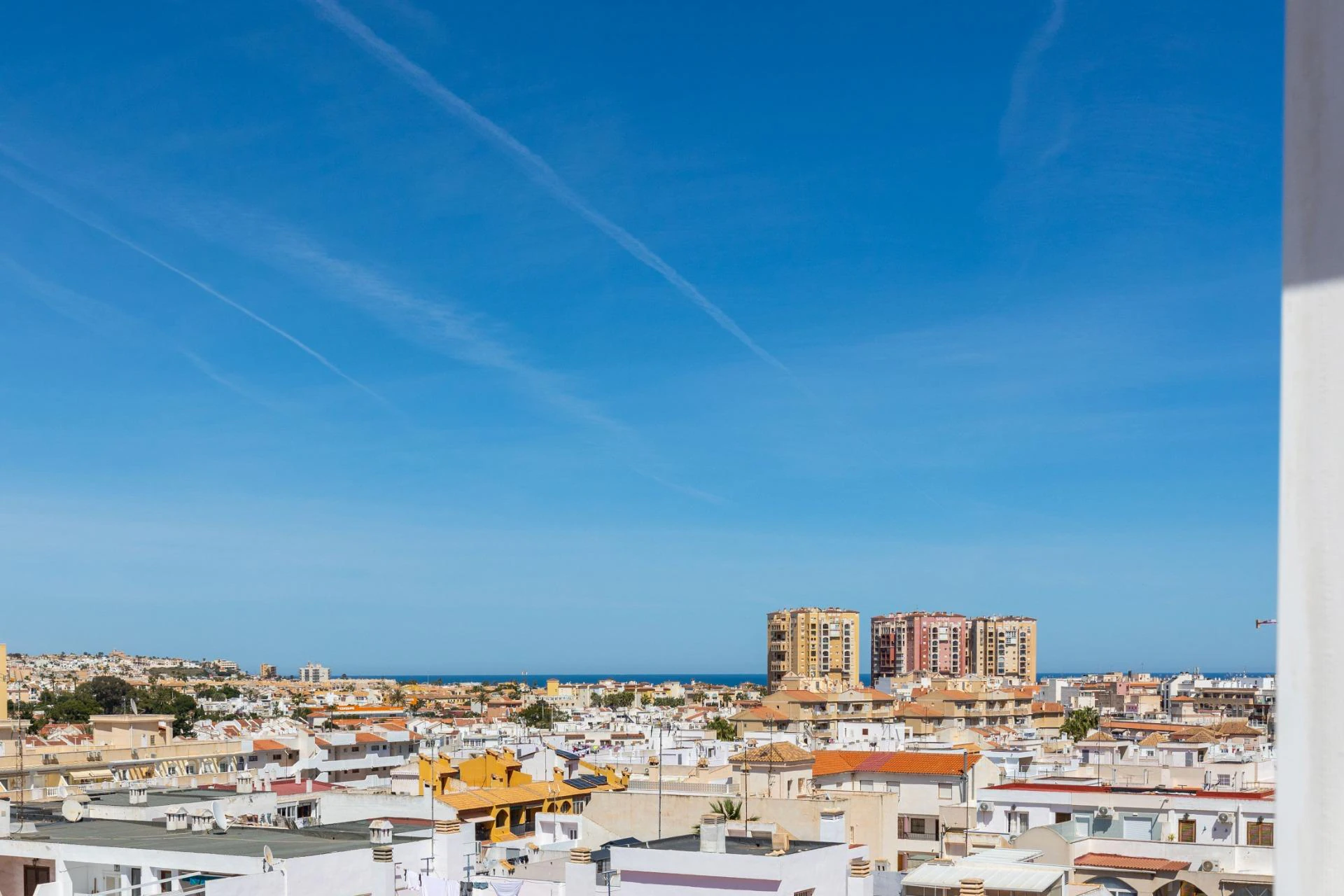 Ático con Terraza Infinita y Vistas al Mar en Calle Fragata con 3 dormitorios y Garaje