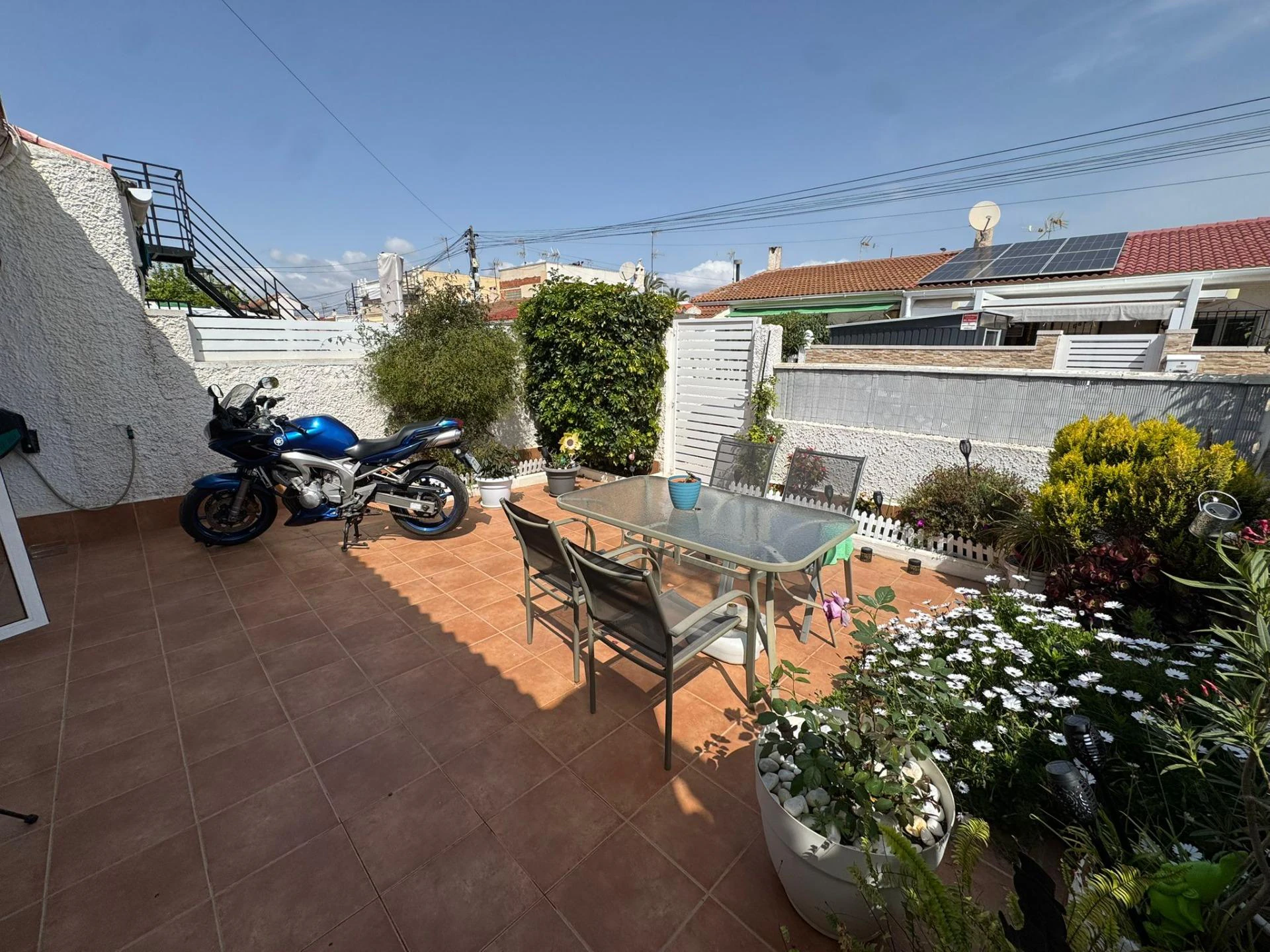 BUNGALOW SIN VECINOS ARRIBA Y REFORMADO
