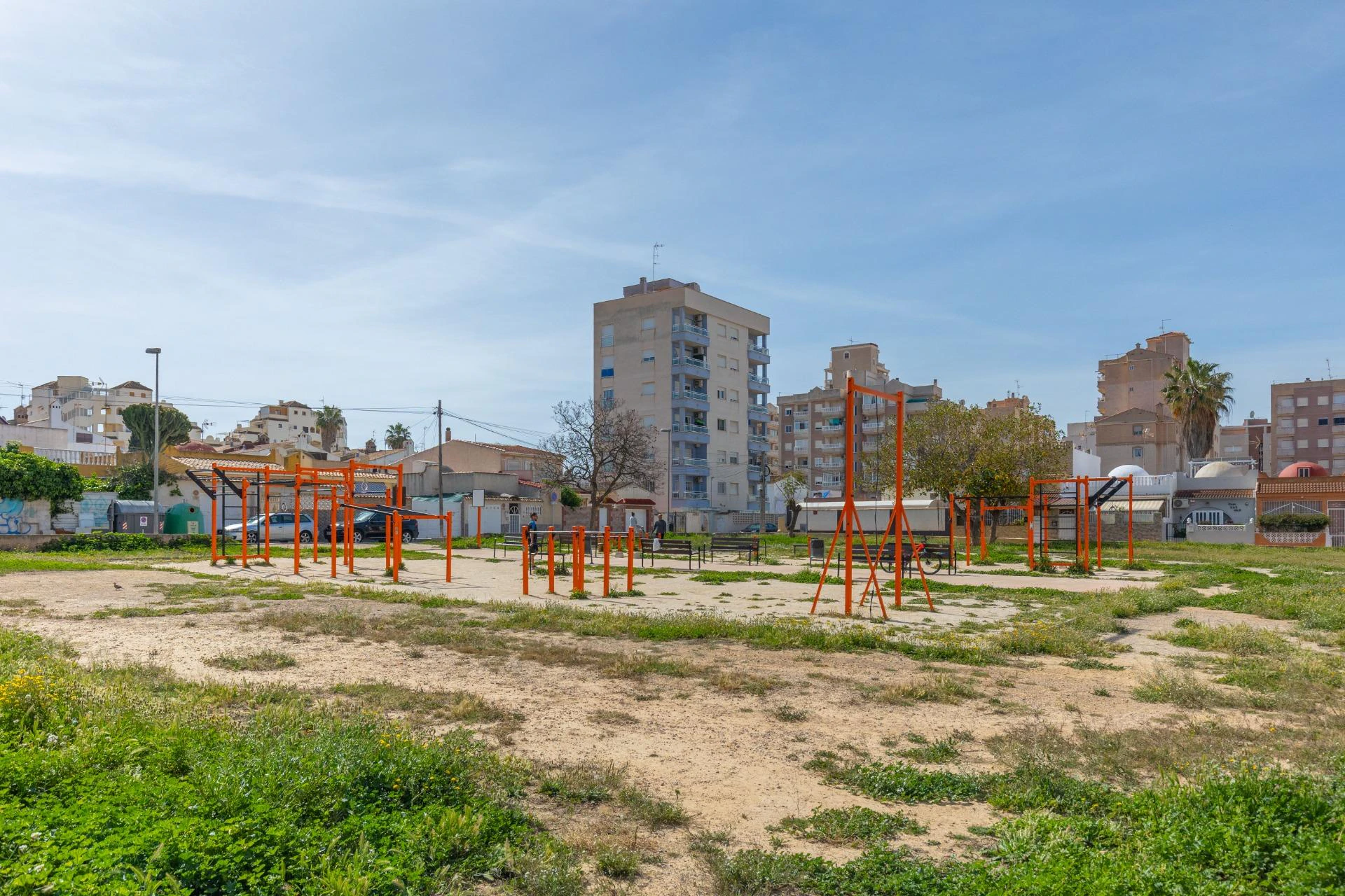 ¡Vistas al Amanecer y Brisa Mediterránea en Nueva Torrevieja! 2 dormitorios + piscina comunitaria
