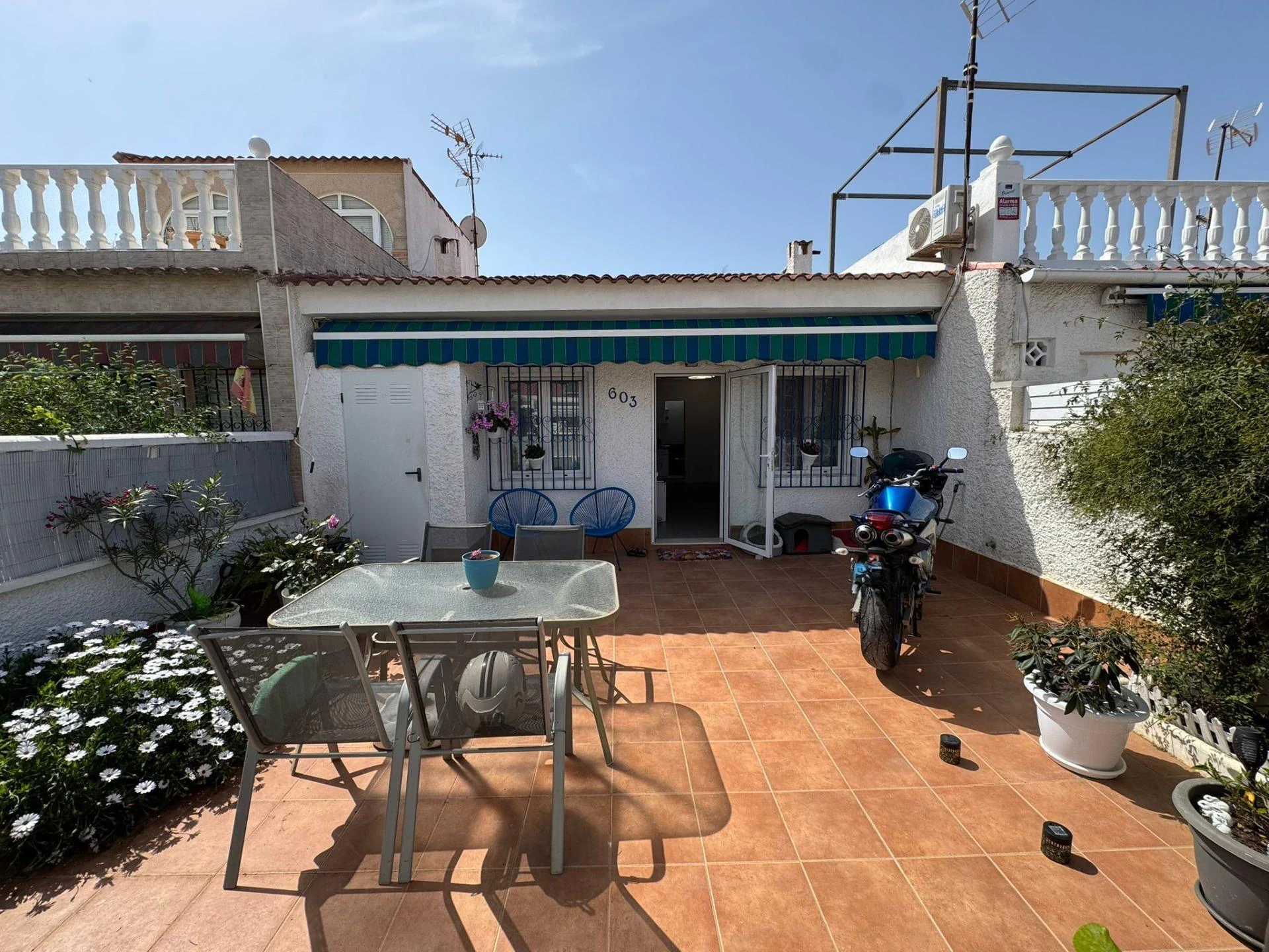 BUNGALOW SIN VECINOS ARRIBA Y REFORMADO